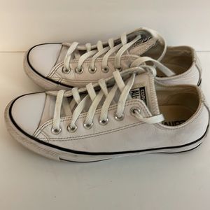 Converse All Star Leather Shoes Women’s Size 7 /Men’s Size 5